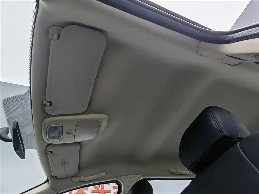 Peugeot 307 2010 Model Hatchback 2.0L Automatic Comfort Edition фото 14