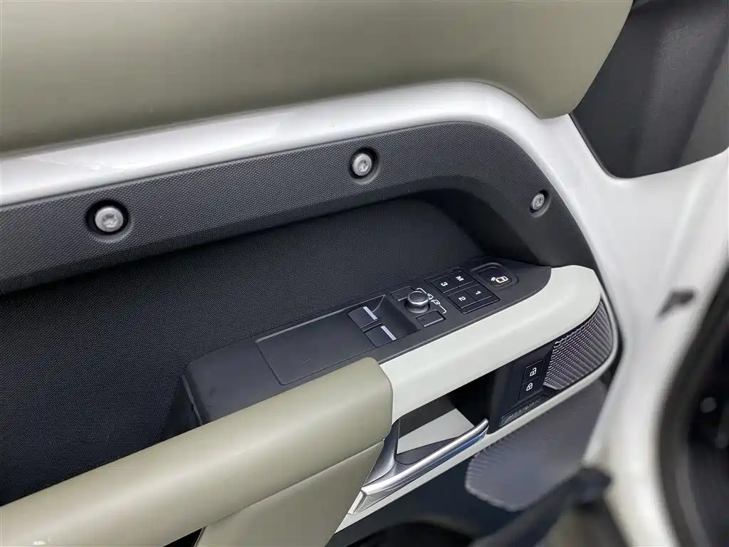 Land Rover Defender 2022 90 2.0T P300 X-DYNAMIC HSE фото 21