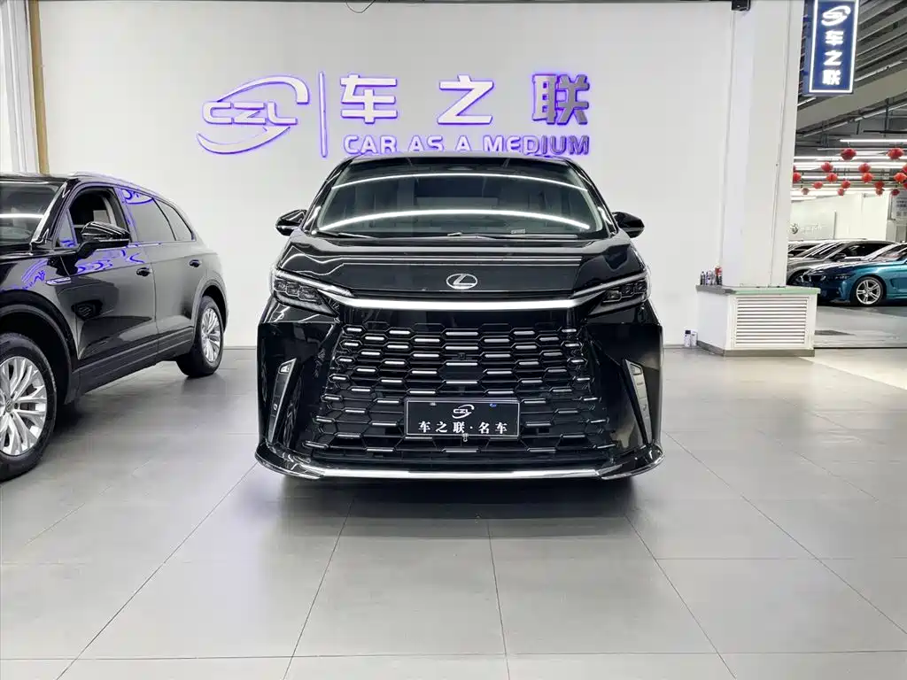Lexus LM 2023 350h 7-Seater Elegance Edition фото 2