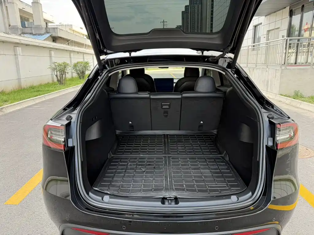 Фото 10 - Tesla Model Y
