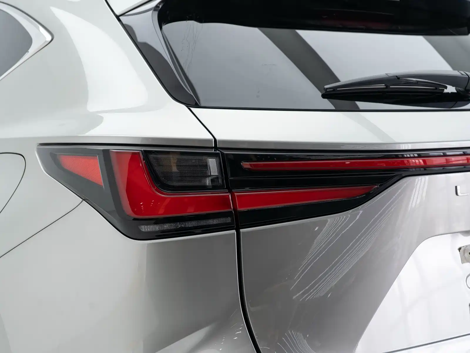 Фото 18 - Lexus NX