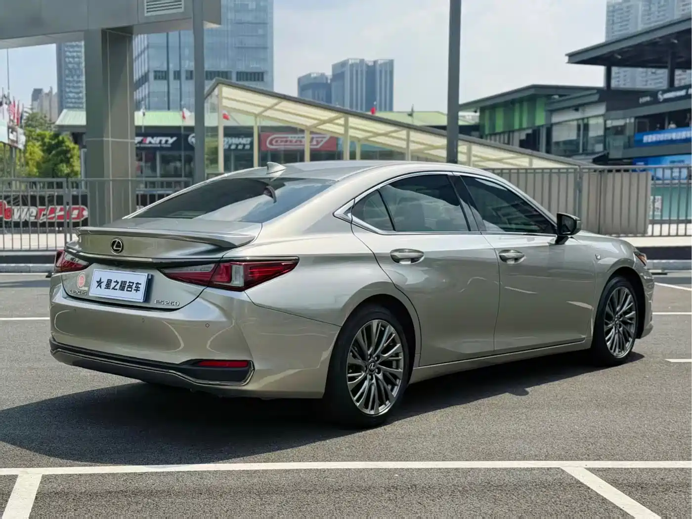 Фото 4 - Lexus ES