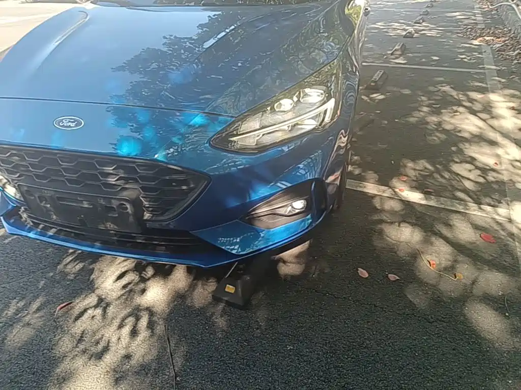 Фото 24 - Ford Focus