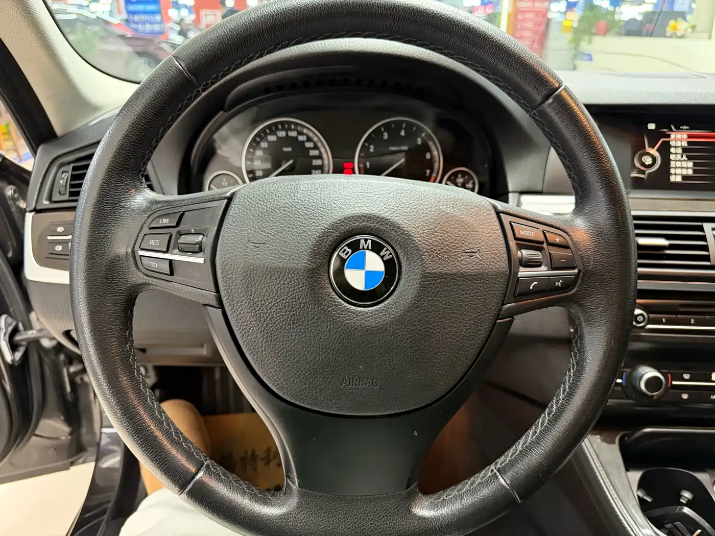 BMW 5 Series 2014 525Li Leading фото 5