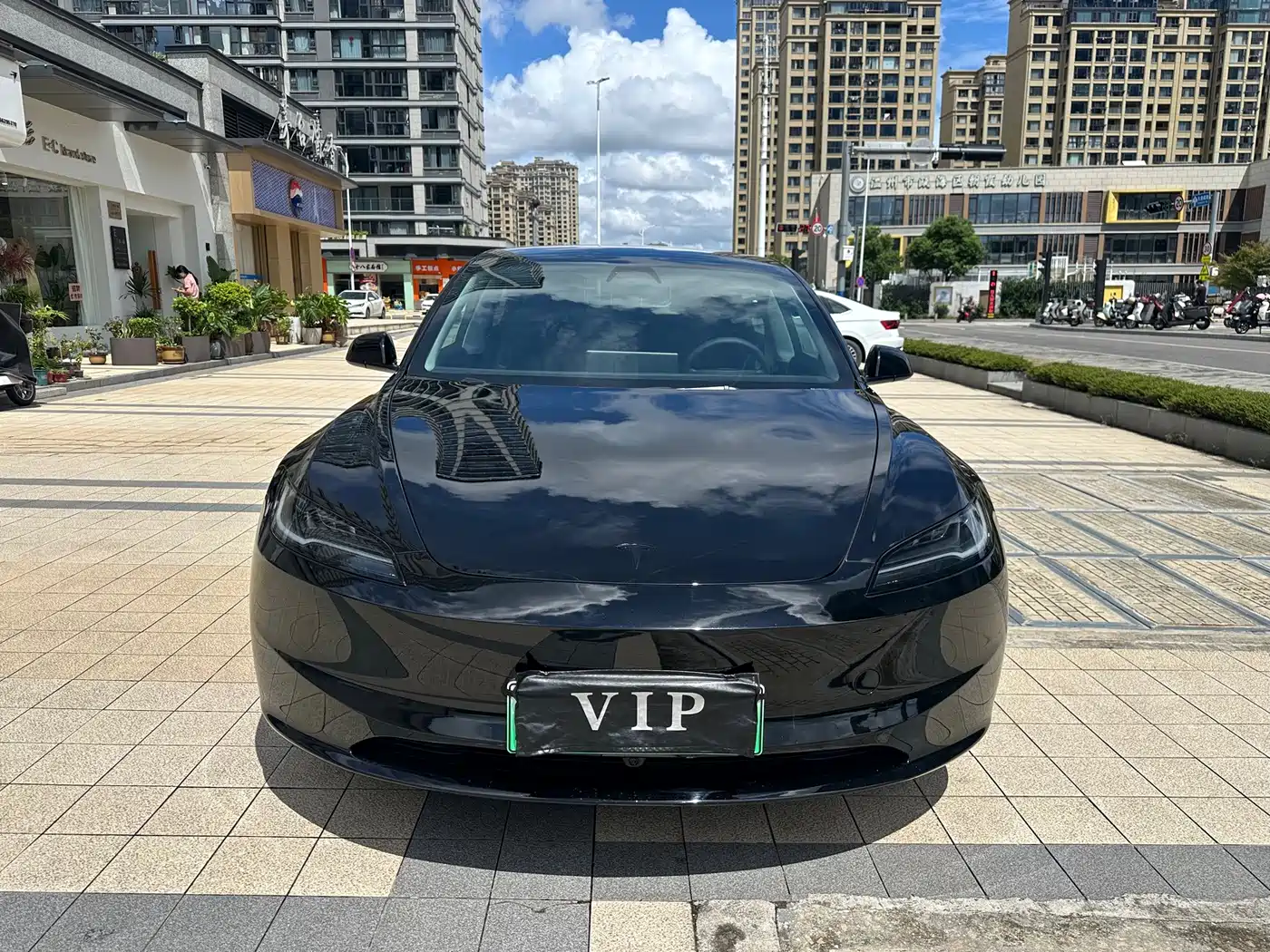 Фото 1 - Tesla Model 3