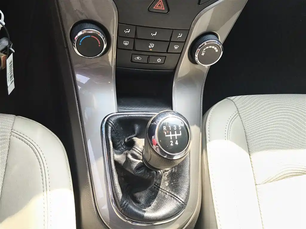 Chevrolet Cruze 2015 1.5L Classic SE MT фото 14