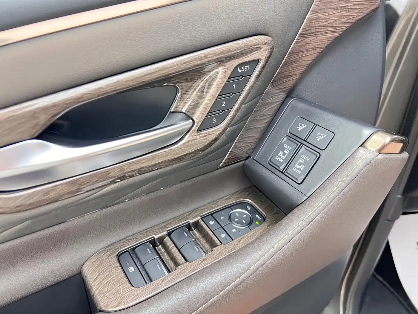Toyota Vellfire 2024 2024 Crown Hybrid 2.5L Premium Edition