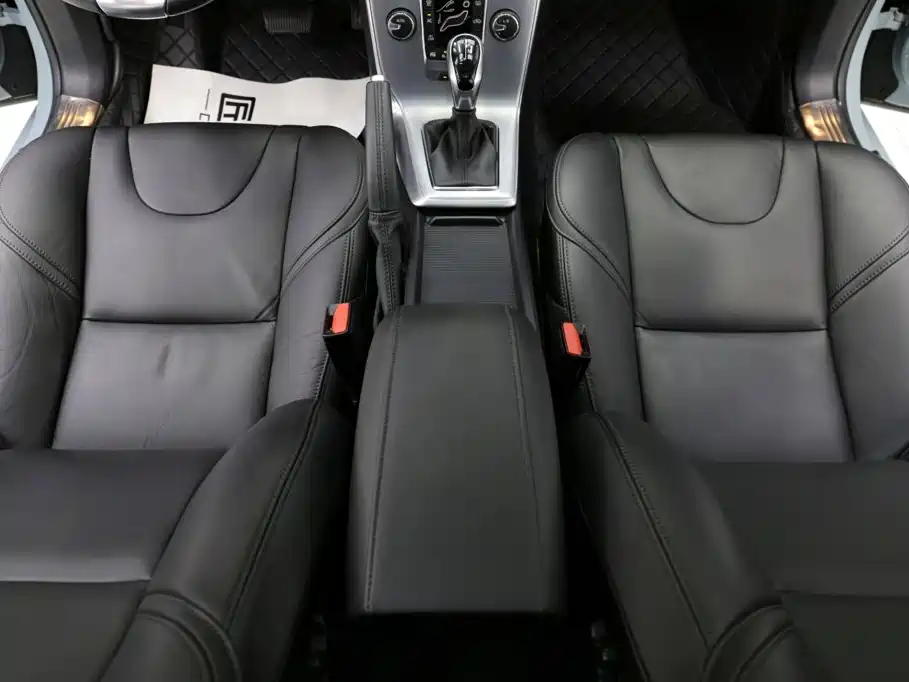 Volvo V40 2018 2018 T3 R-Design Edition