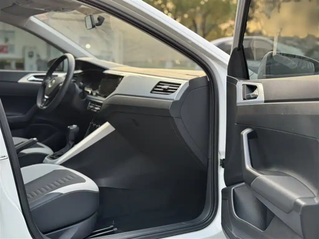 Volkswagen Polo 2021 Plus 1.5L Automatic Colorful Tech Edition фото 15