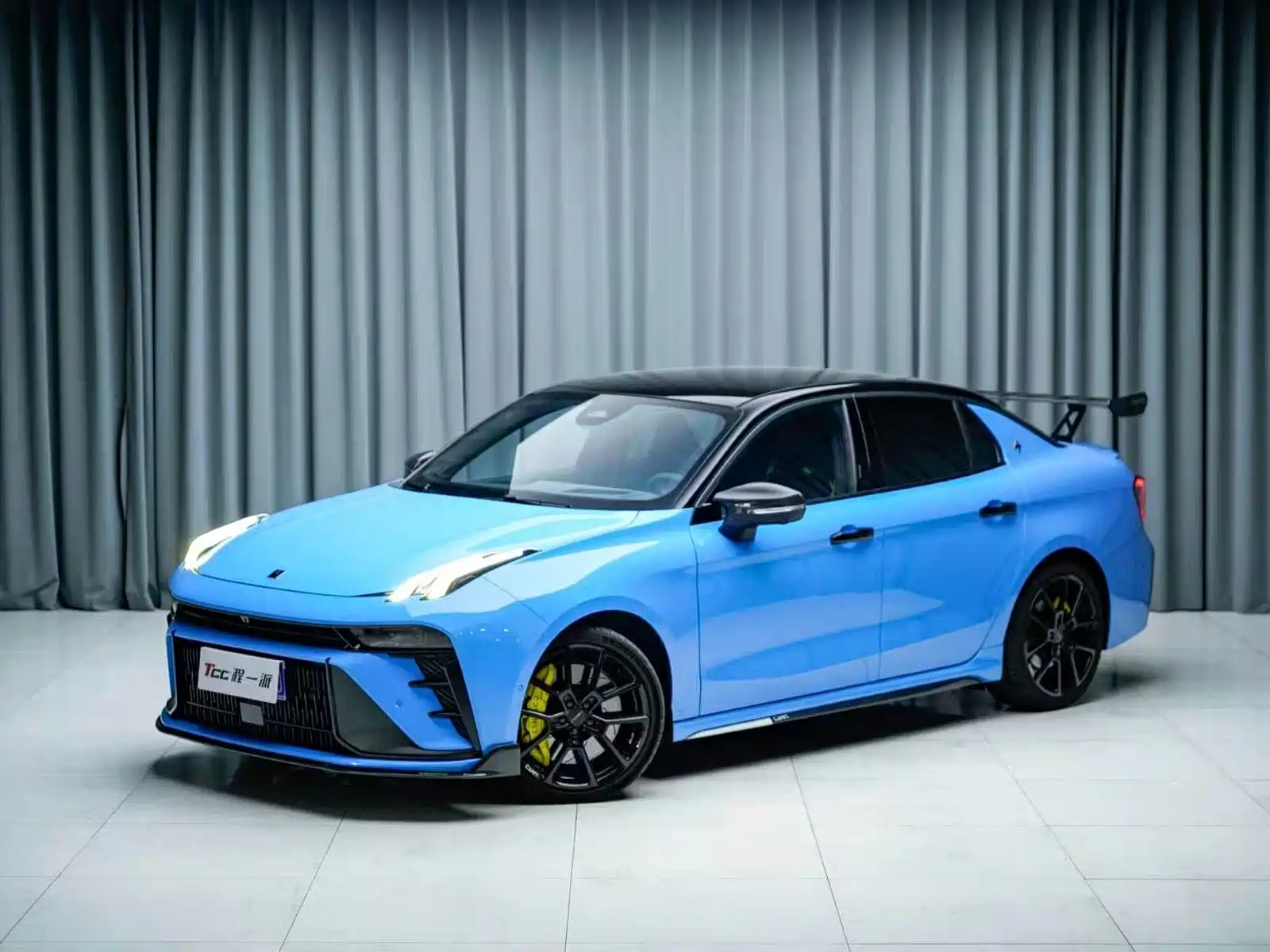 Photo 1 - Lynk & Co 03
