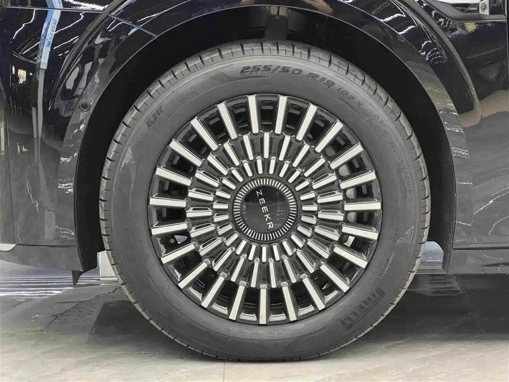 ZEEKR 009 2026 2024 6-seat Executive AWD 108kWh