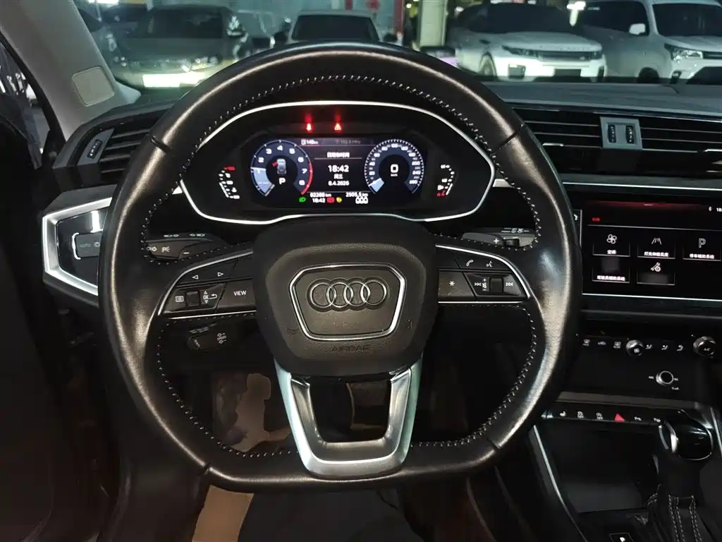 AUDI Q3