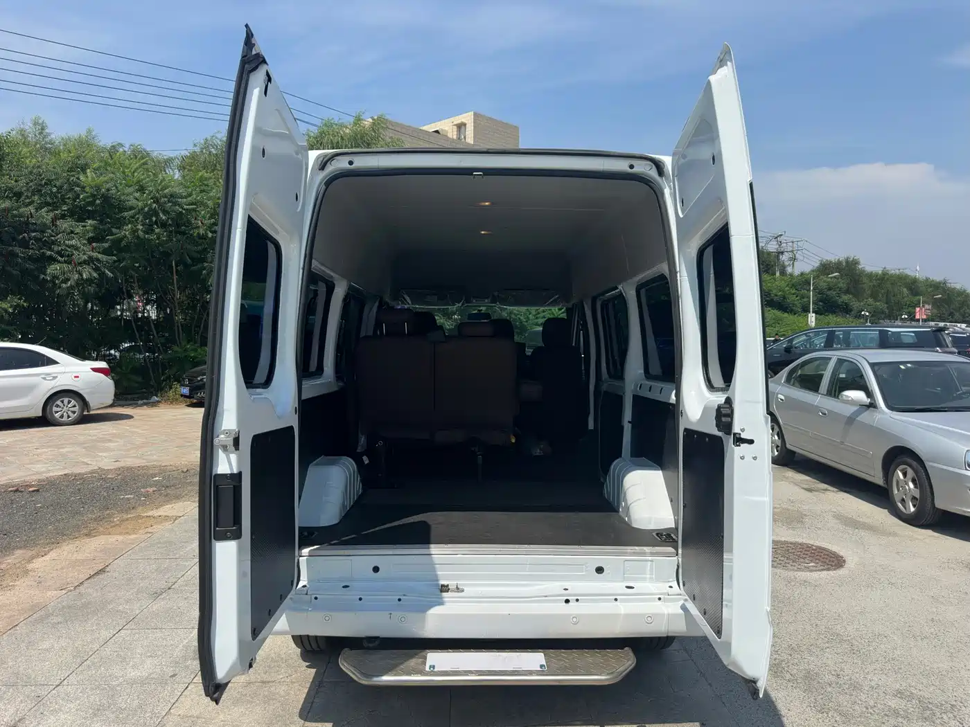 Jiangling JMC Fushun 2024 2023 Model 2.0T Automatic Short Wheelbase Medium Roof Commercial MPV 6 Seats