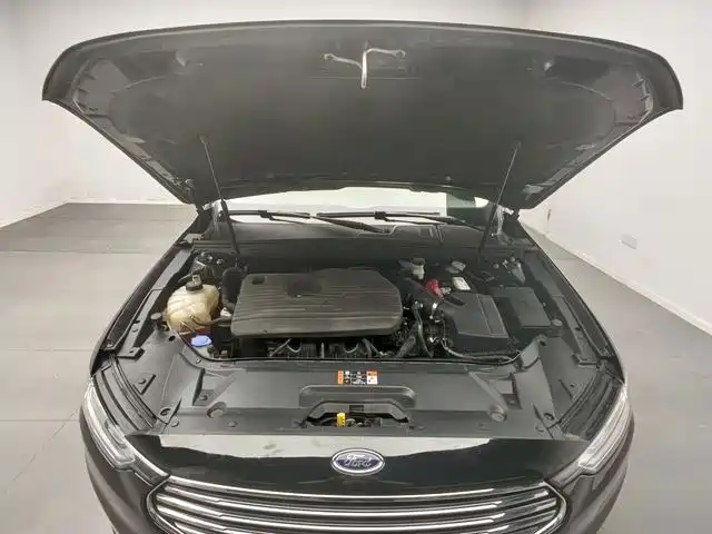 Фото 15 - Ford Taurus
