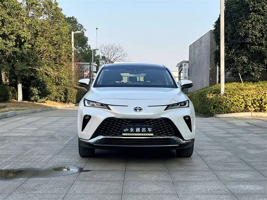Toyota Venza 2022 2.0L CVT AWD Ultimate Edition фото 2