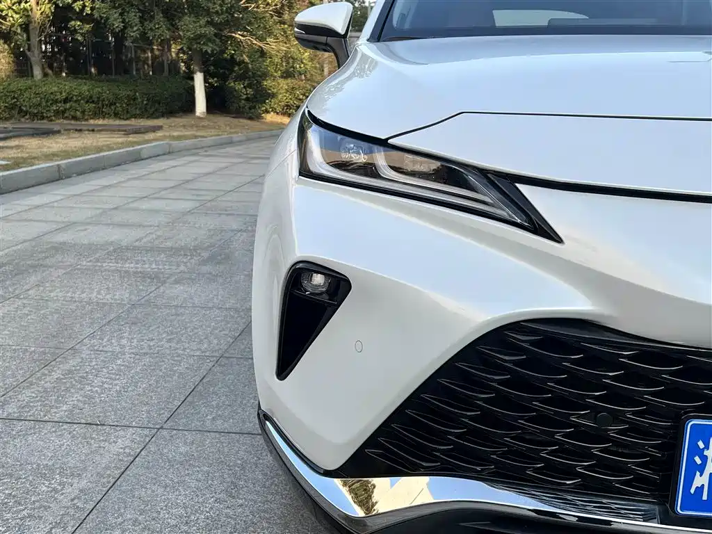 Toyota Venza 2022 2.0L CVT AWD Ultimate Edition фото 13