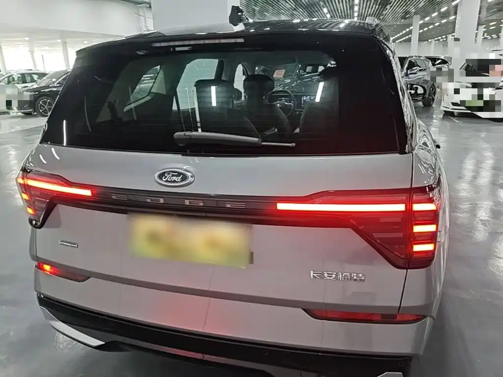 Photo 6 - Ford Edge