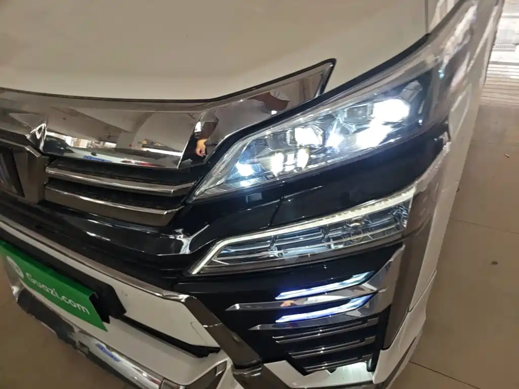 Фото 24 - Toyota Vellfire