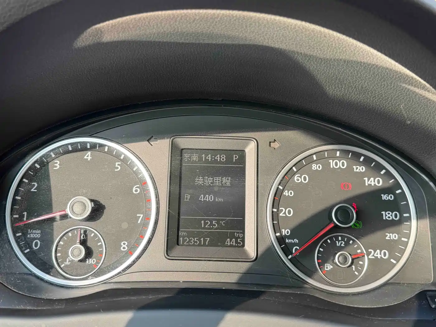 Volkswagen Tiguan 2012 2.0TSI Comfort фото 10