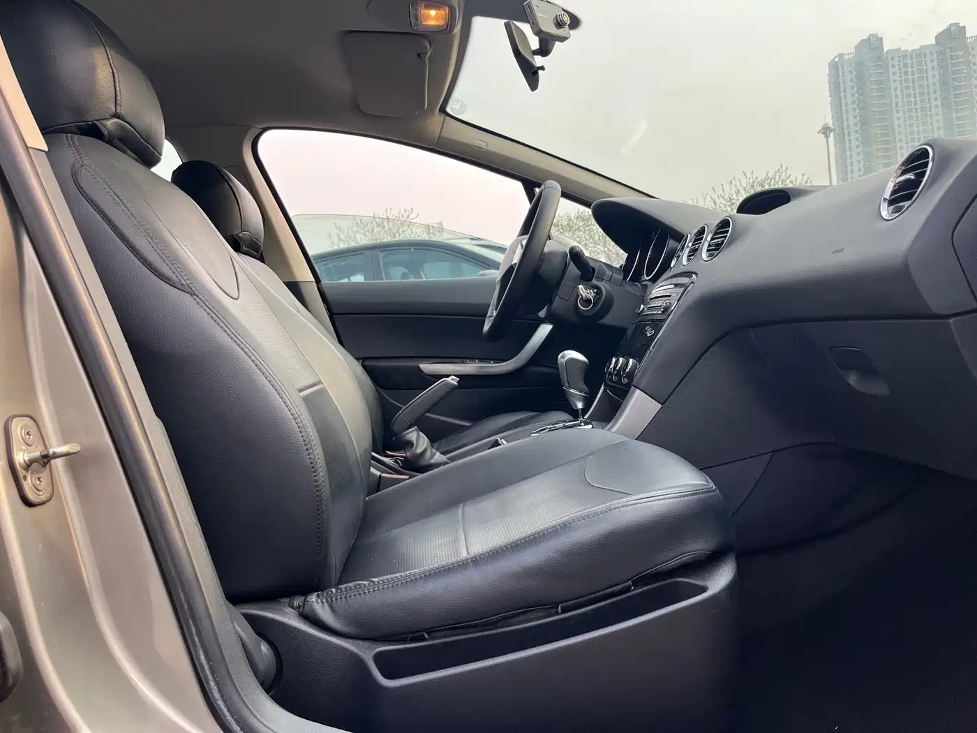 Peugeot 408 2013 1.6L Automatic Comfort Edition фото 13