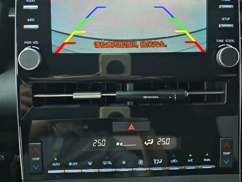 صورة 9 - Toyota Avalon