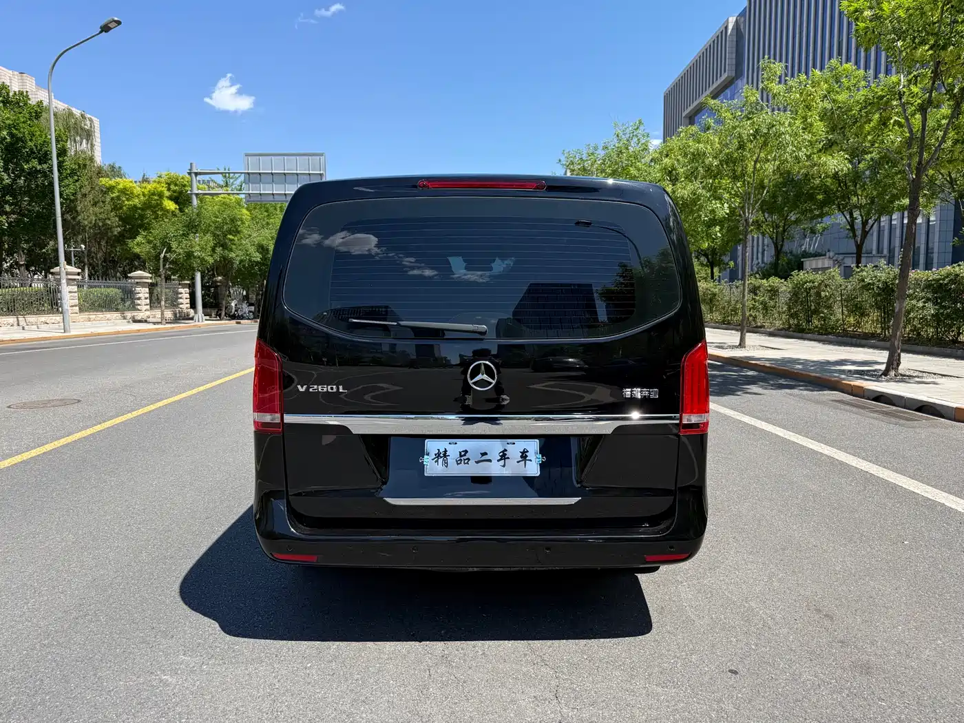 Mercedes-Benz V-Class 2017 Model V 260 L Premium Extended Edition фото 7