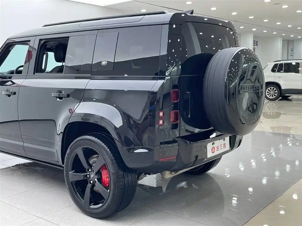 Land Rover Defender 2024 110 3.0T P400 XS фото 33