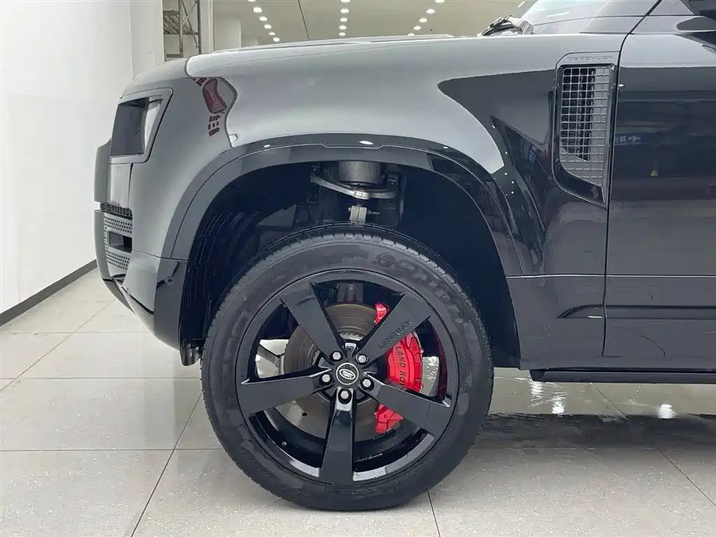 Land Rover Defender 2024 110 3.0T P400 XS фото 6