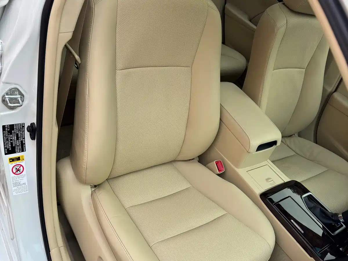 Toyota Camry 2016 2.0G 10th Anniversary Leading Edition фото 29