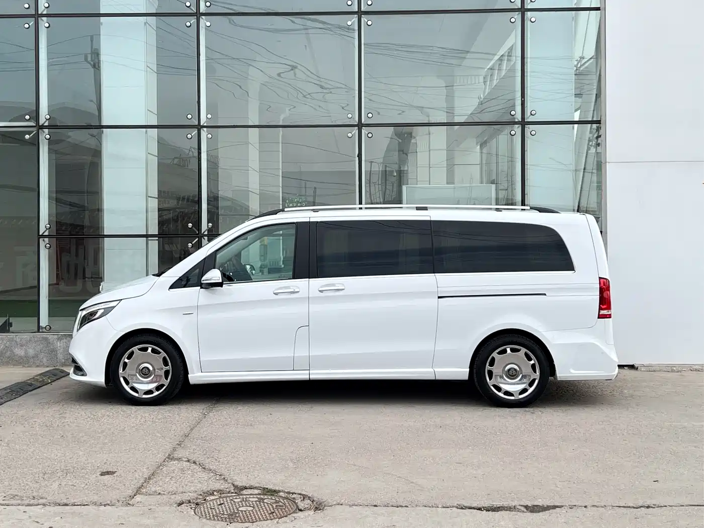 Mercedes-Benz V-Class 2018 V 260 L Premium Long Wheelbase Edition China VI фото 8