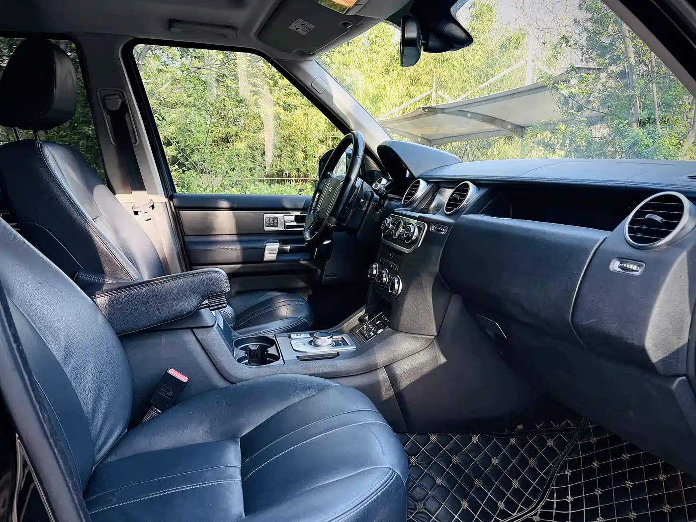 Land Rover Discovery 2015 3.0 SDV6 HSE Diesel фото 13