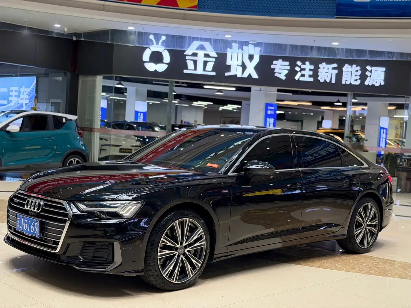 Фото 1 - Audi A6L