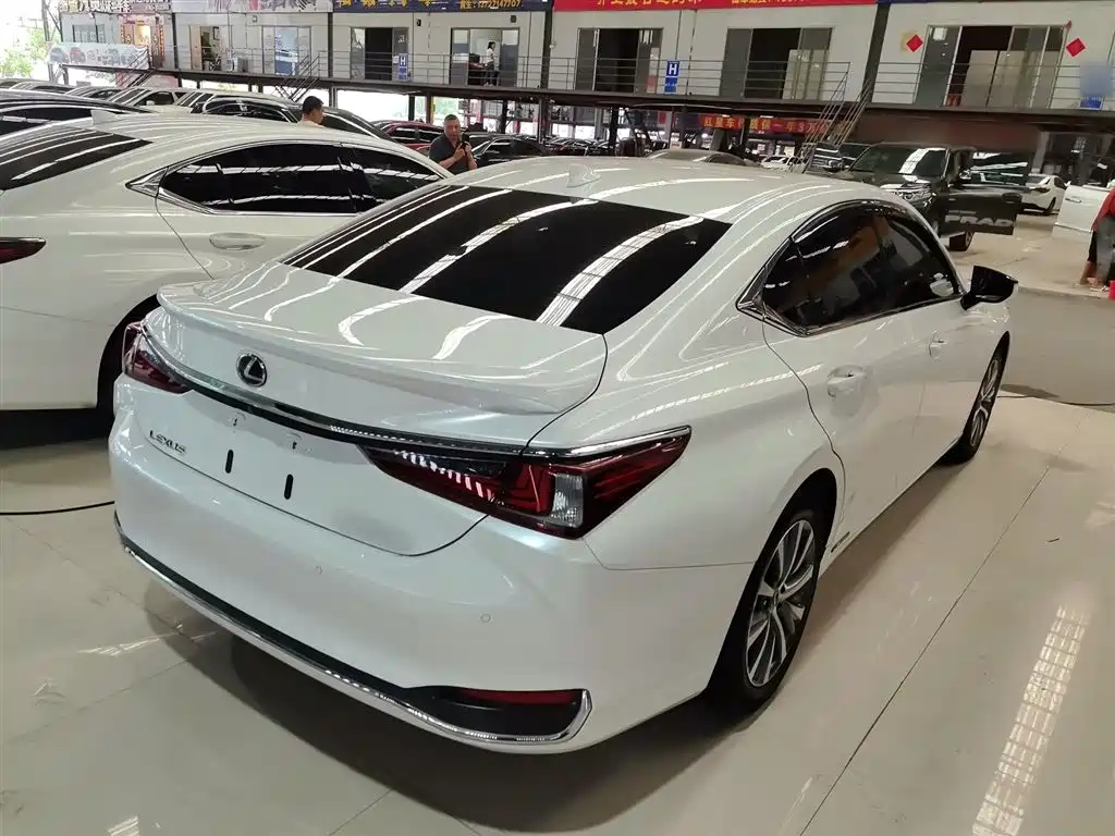 Lexus ES 2018 300h Excellence Edition China VI фото 3