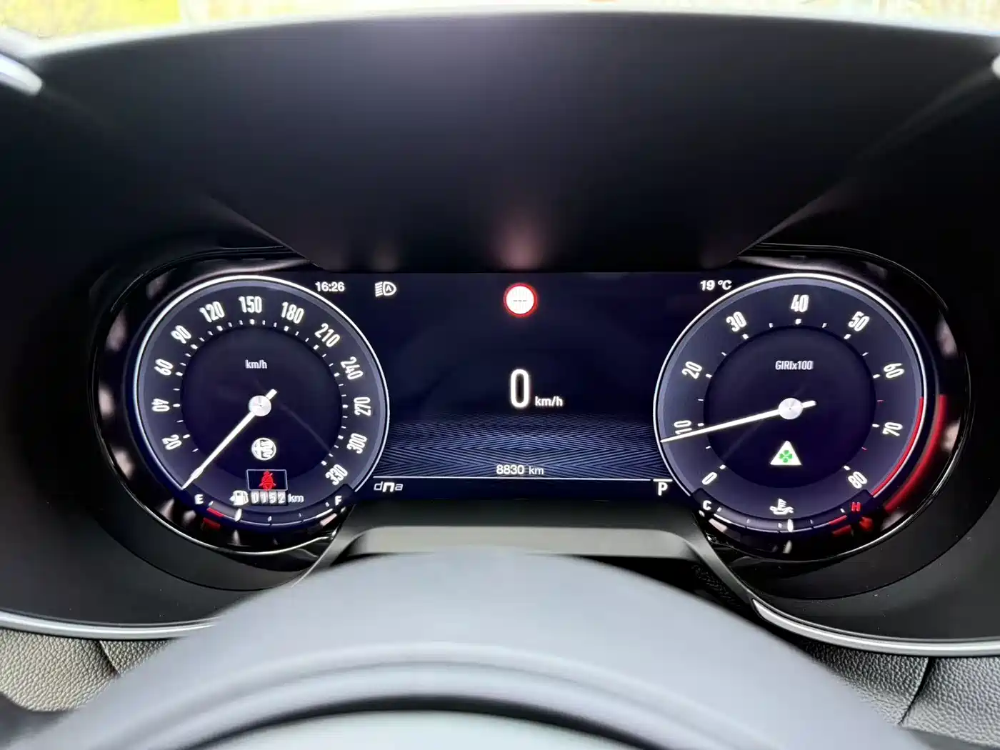 Alfa Romeo Giulia 2023 2.0T 280HP Track Edition фото 12