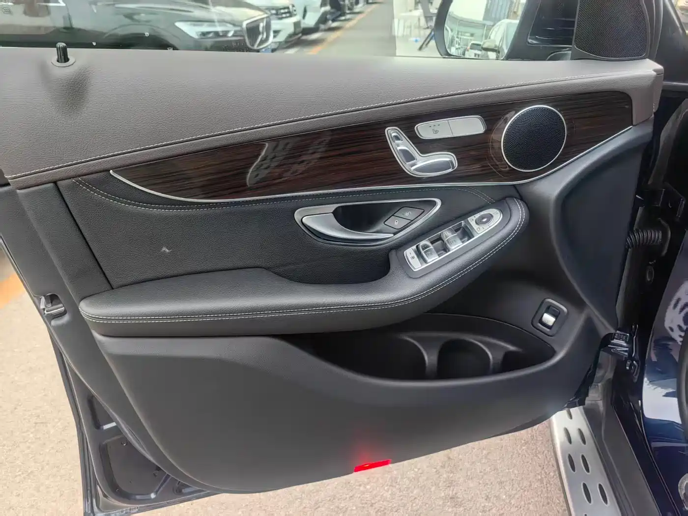 Mercedes-Benz GLC 2018 GLC 260 4MATIC Luxury фото 17