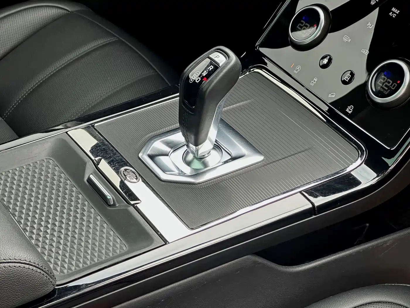 Land Rover Range Rover Evoque 2020 Model 249PS R-DYNAMIC S Gloss Black Sport Edition фото 16