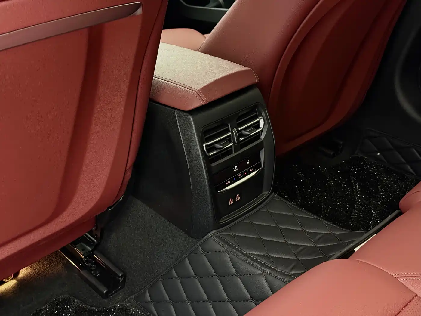 BMW 3 Series 2023 320Li M Sport Package фото 15