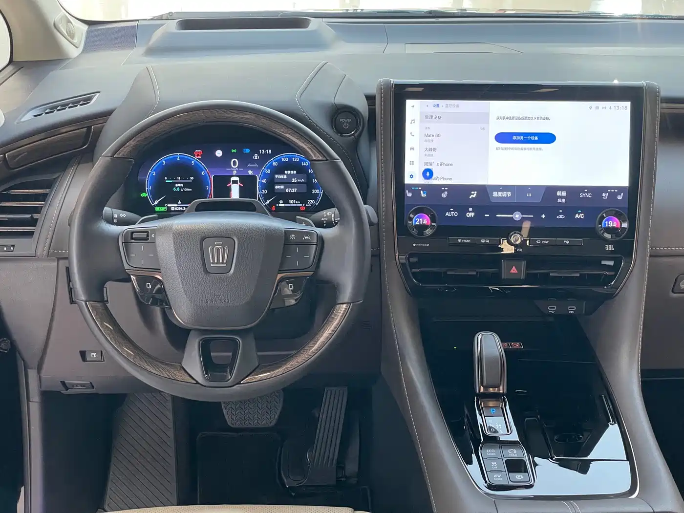 Toyota Vellfire 2024 Crown Hybrid 2.5L Executive Premium Edition фото 26