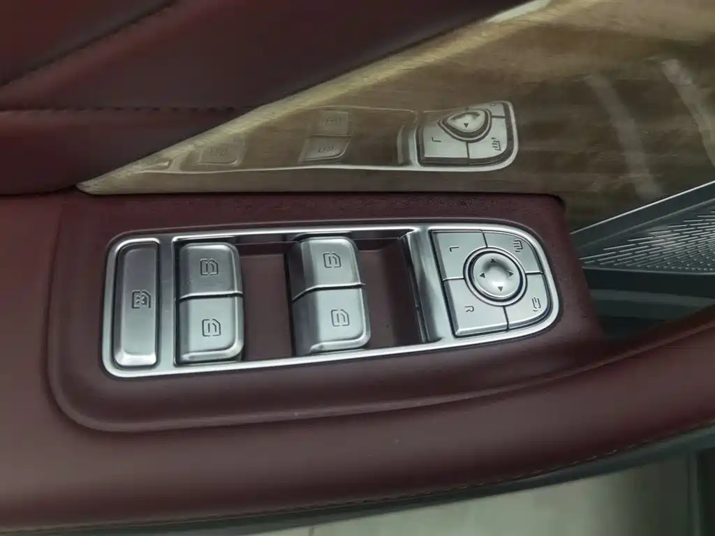Hongqi HS7 2023 2.0T Automatic 4WD Flag Leader Edition (6-seater) фото 9