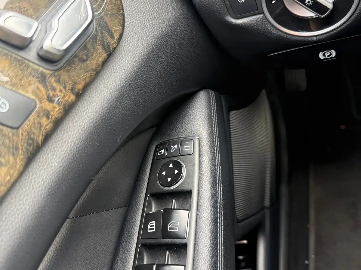 Mercedes-Benz CLS 2012 CLS 300 CGI фото 14