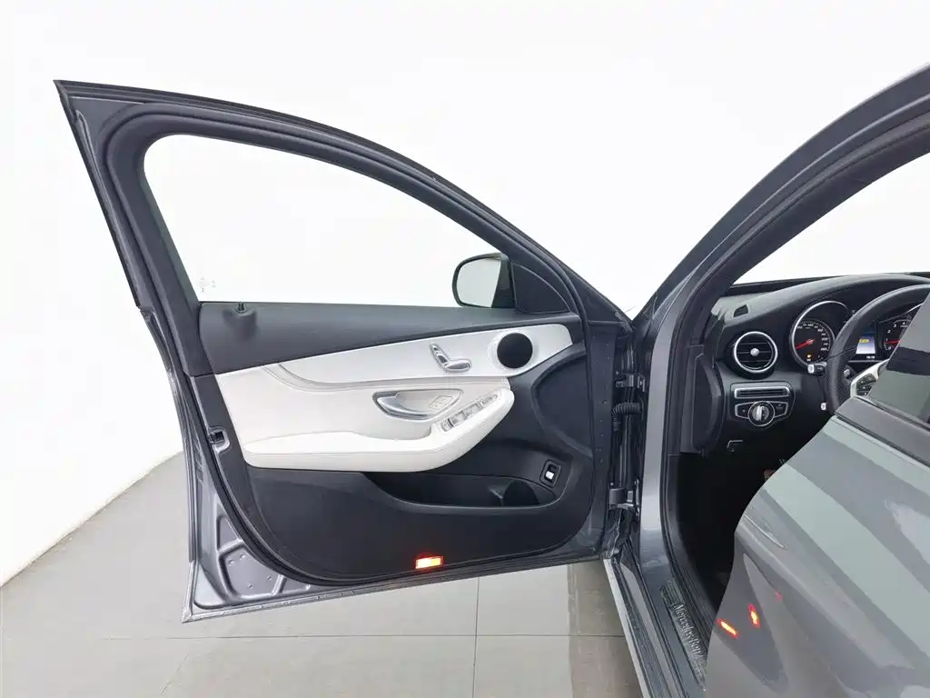 Mercedes-Benz C-Class 2017 Facelift C 200 Sport Edition фото 8