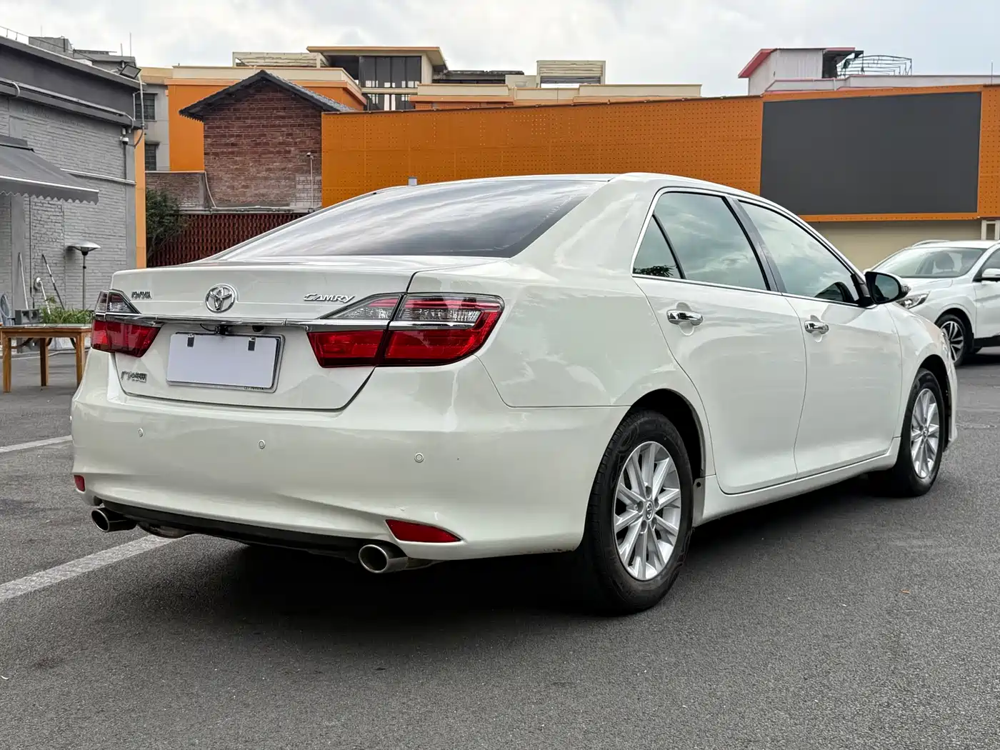 Toyota Camry 2016 2.0E 10th Anniversary Elite Edition фото 9