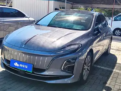 Hongqi E-QM5