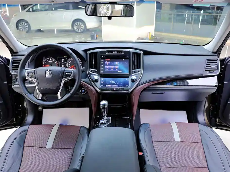 Toyota Crown 2017 2.0T Sport Edition фото 14