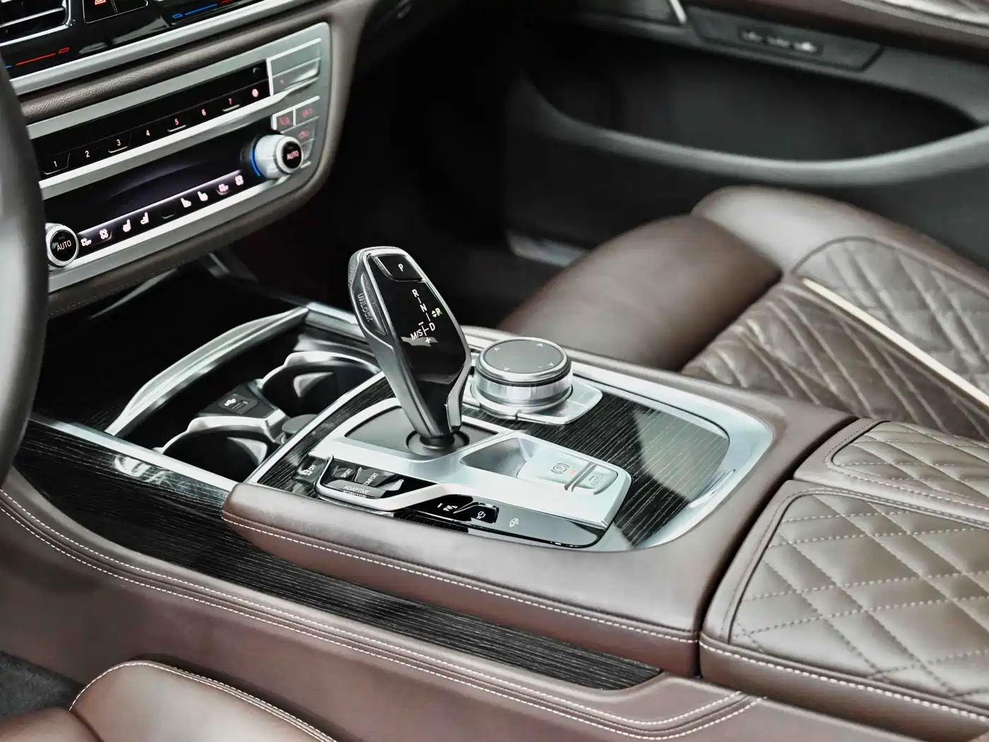 BMW 7 Series 2019 740Li Leading M Sport Package фото 24
