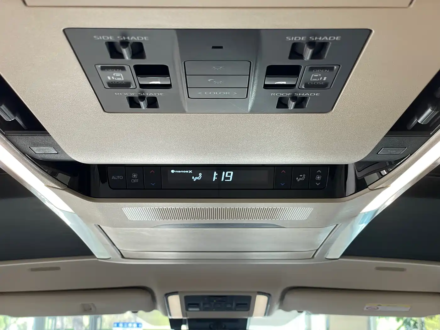 Toyota Vellfire 2024 Crown Hybrid 2.5L Executive Premium Edition фото 28