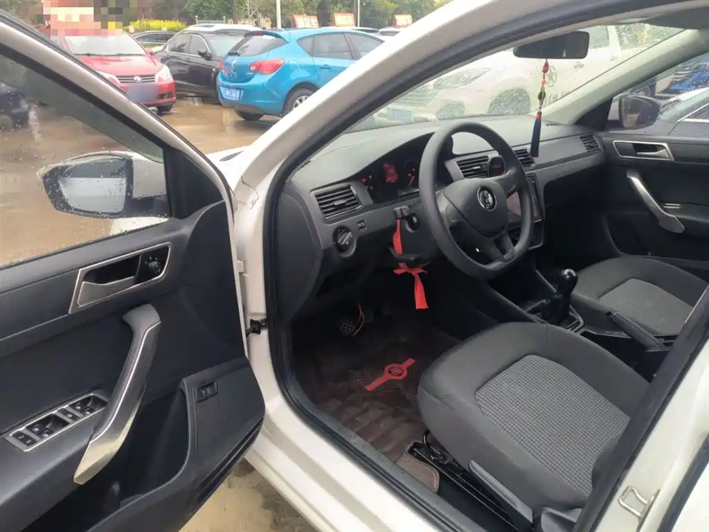 VOLKSWAGEN SANTANA