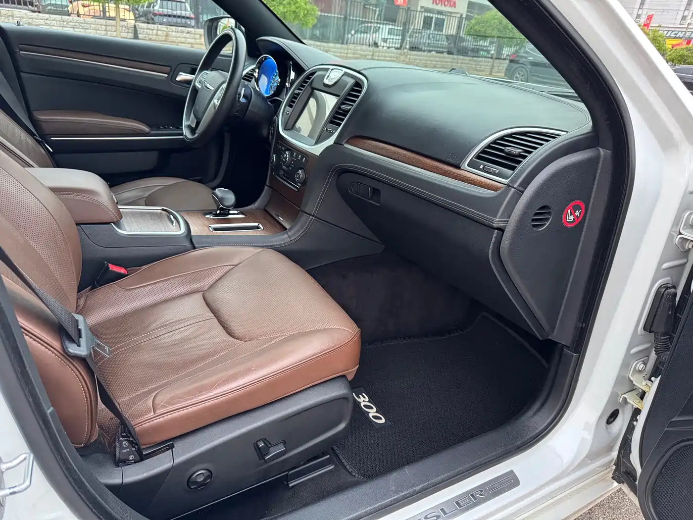 Chrysler 300C (Import) 2014 3.0L Excellence Edition фото 12