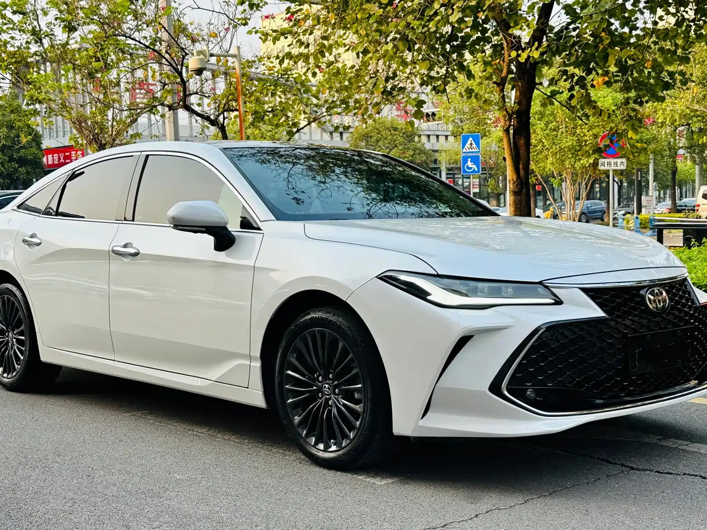 Toyota Avalon 2023 2.5L Touring Premium Edition фото 3