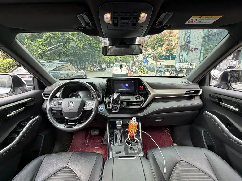 Фото 13 - Toyota Crown Kluger